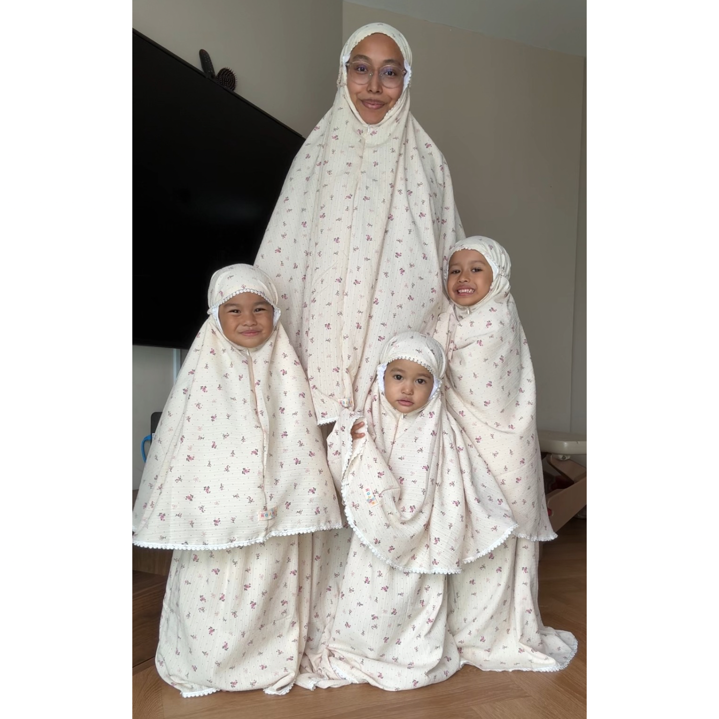 *backorder* TRB Crinkle Telekung Set - Cream Floral